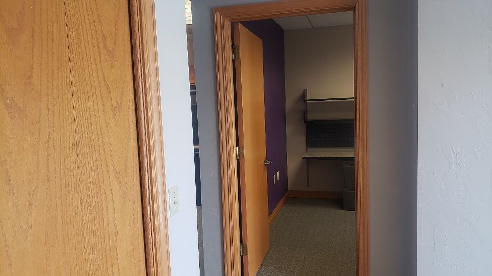 1,422 SF